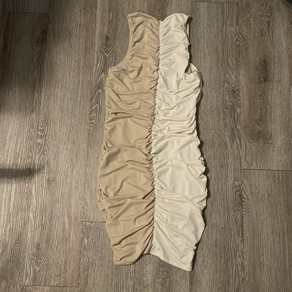 Abercrombie and fitch size large Keyhole ruched mini dress cream and tan - Picture 4 of 4